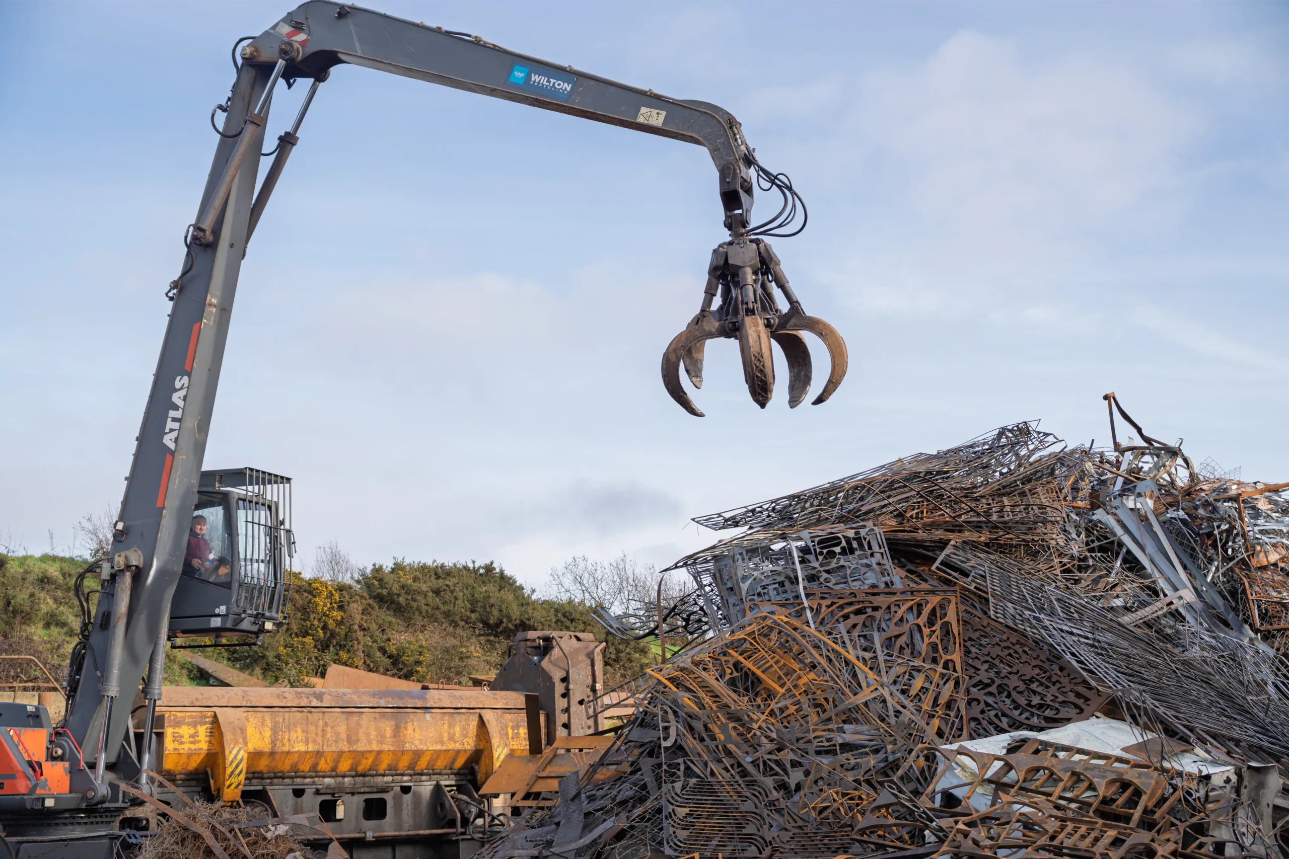 atlas grab scrap metal