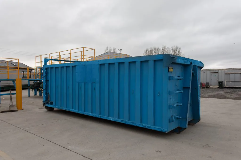 wilton skips roll on roll off 35 yard skip blue